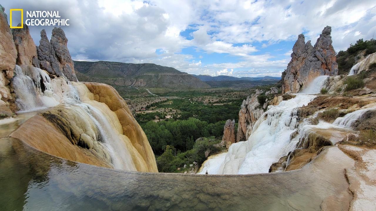Tall petrified rock formation against the sky near Hierve el Agua